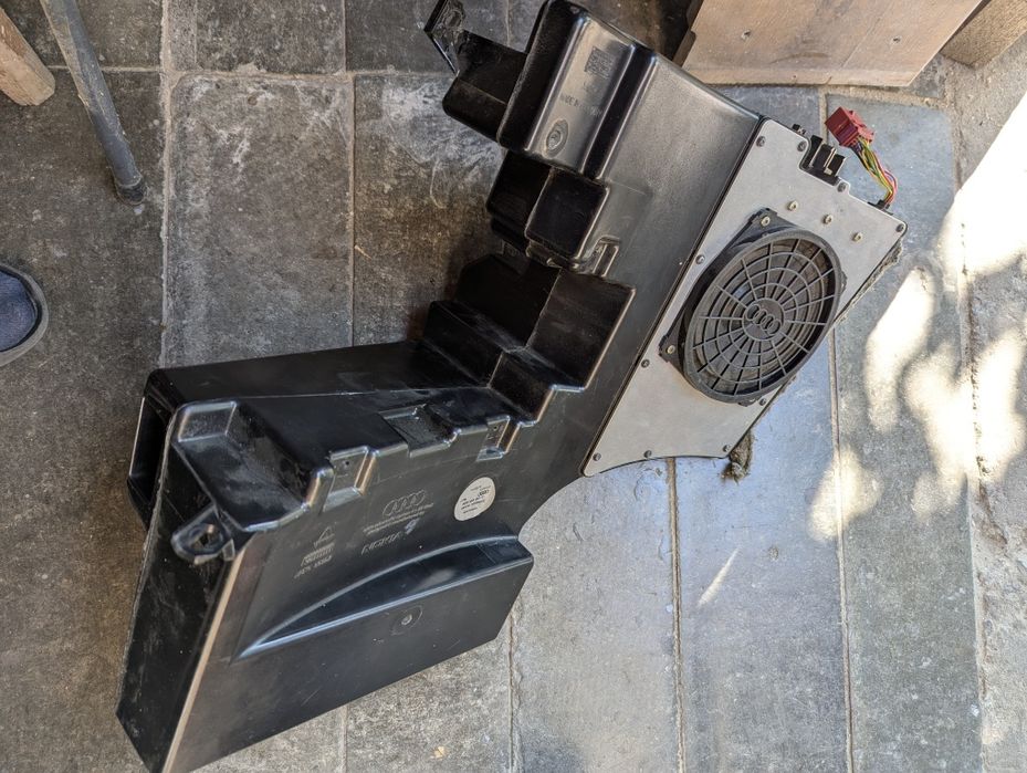 Сабвуфер Audi A4 B5 Nokia