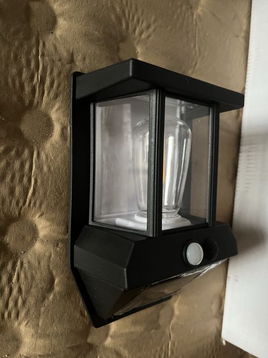 Lampa zewnętrzna LED na energię słoneczną – ogrodowa, solarna