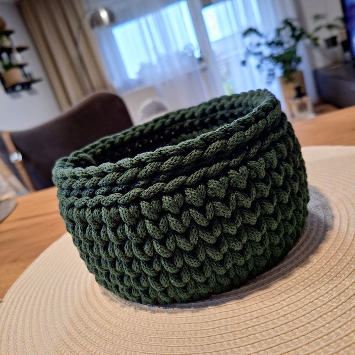 Koszyczek na sklejkowym, stabilnym dnie.