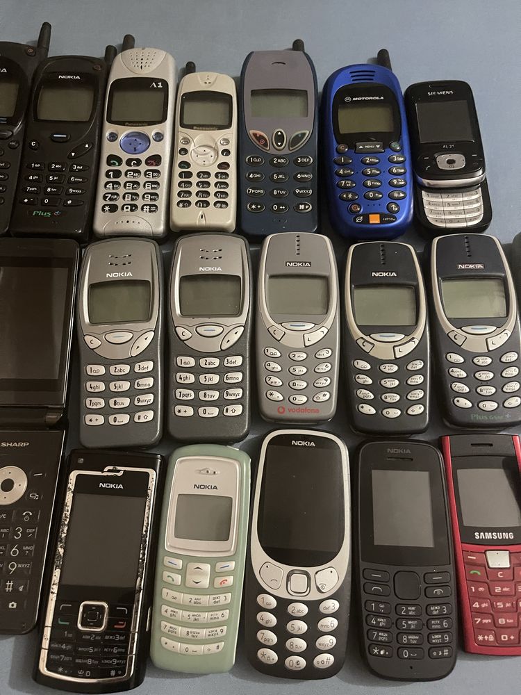 Лот Nokia и других мобилок,ретро,винтаж