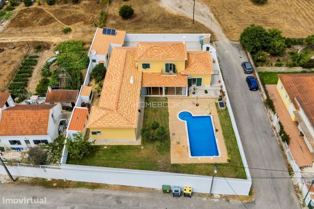Moradia c/ 354 m² | Lote 1130 m² | Piscina e Jardim em Brejos do Assa