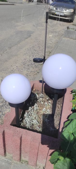 Сонячні світильники, садове освітлення, на сонячній батареї