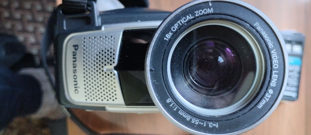 Продам відеокамеру Panasonic  NV-RZ 15
