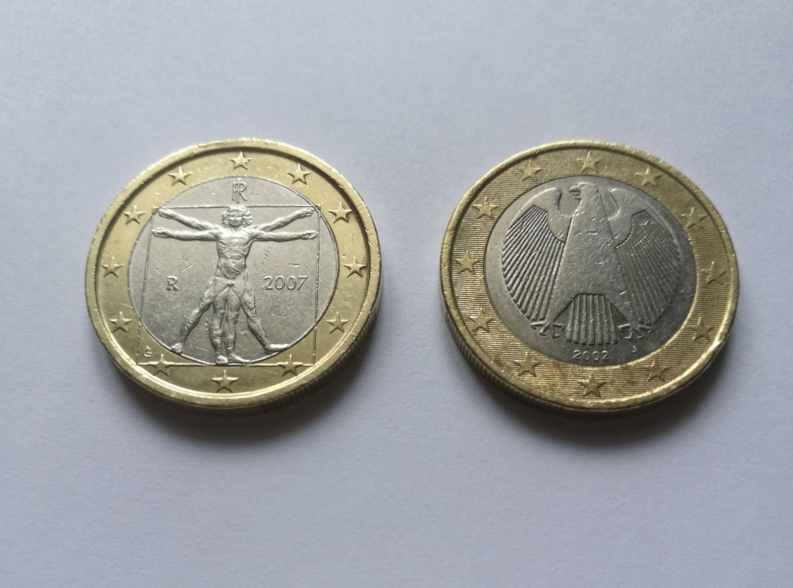 Продам 2 монеты номиналом 1 евро