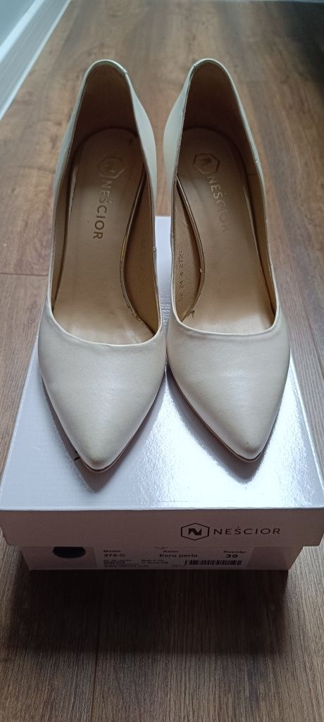 Buty ślubne-Szpilki Neścior, rozmiar 39, kolor perłowy, ecru, stan bdb
