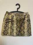 Saia Cobra Bershka