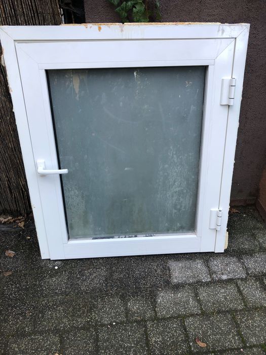 Okno aluminiowe Szer 90 wys 102 podawcze. Wewnętrzne