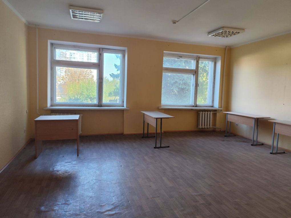 Продам адмвнбуділю в центрі м. Черкаси 2235м2, 320 дол м2.