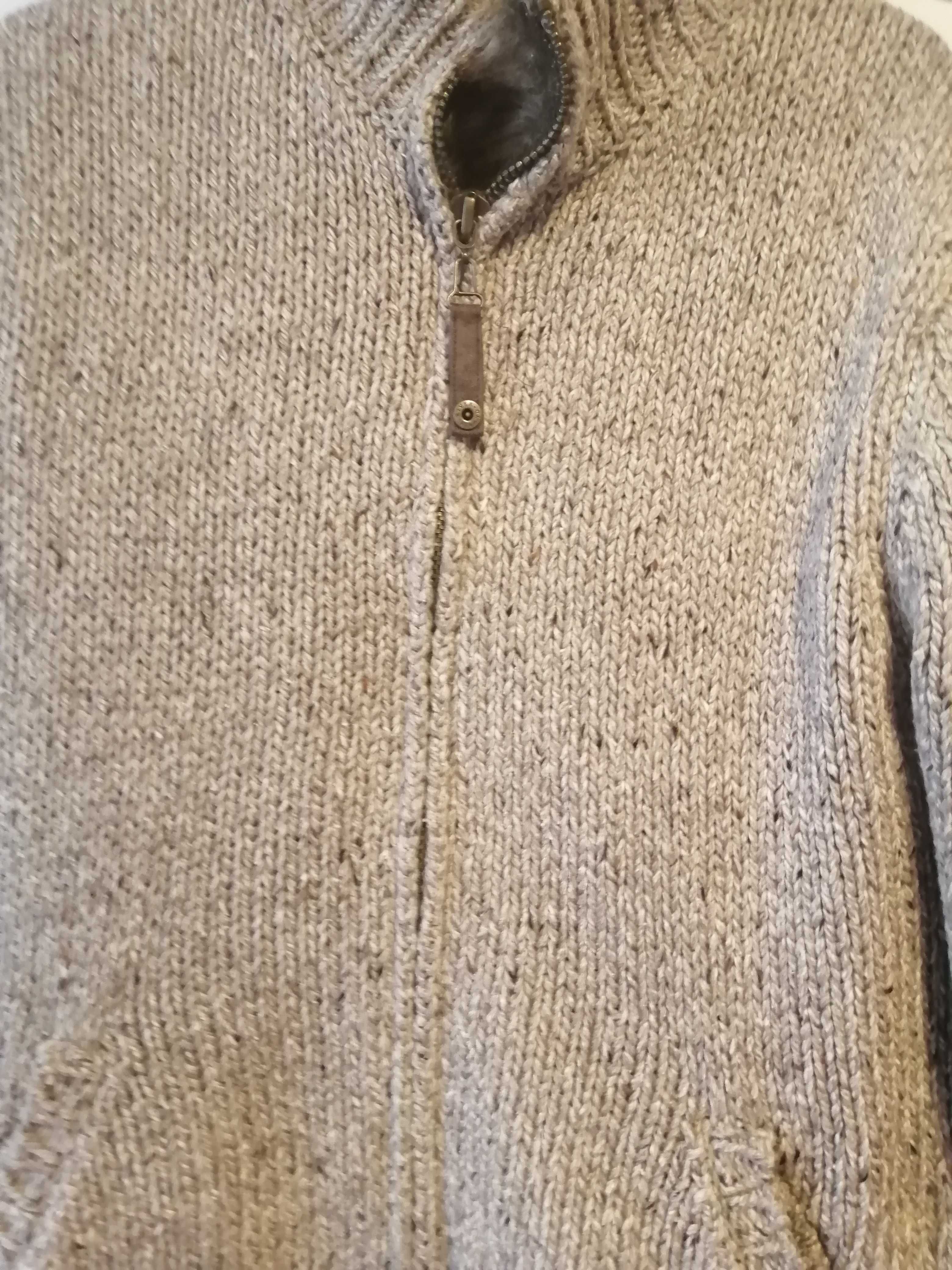 męska kurtka/sweter podbita sztucznym futrem rozmiar M