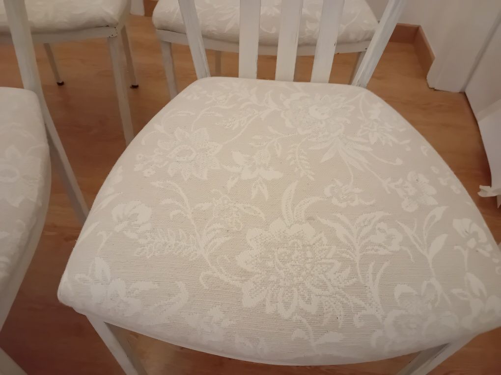 4 cadeiras em ferro pintadas de branco decapê