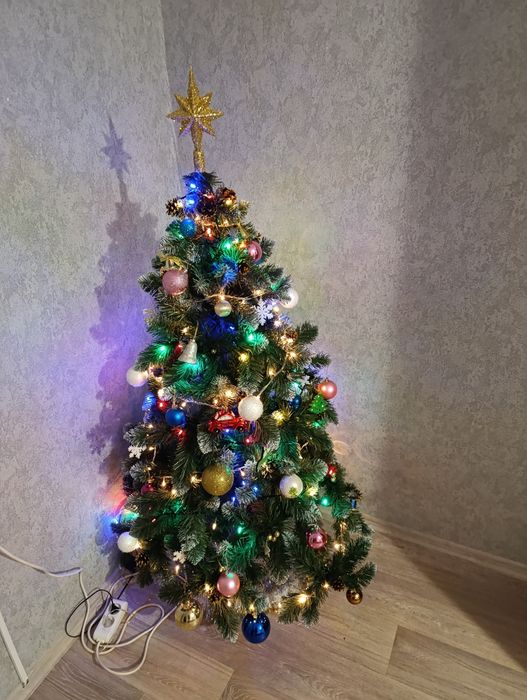 Ялинка новорічна