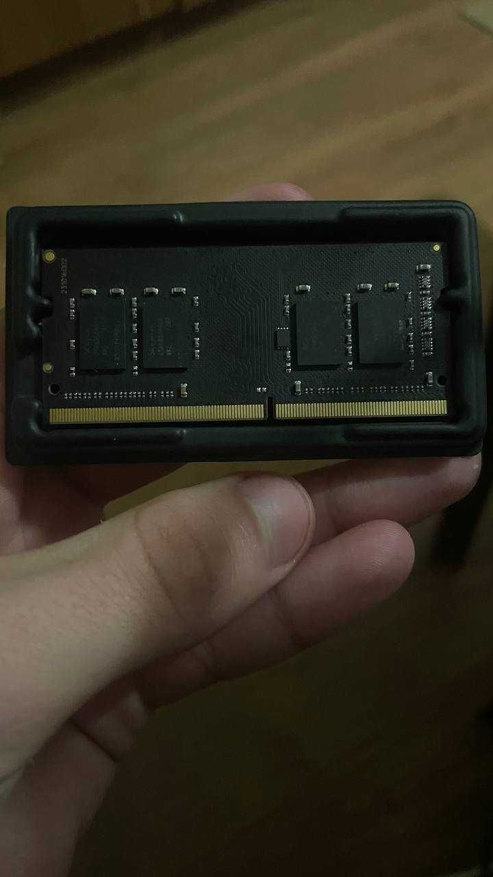 оперативна пямять DDR4 2400 8GB SoDIMM Hynix для ноутбука