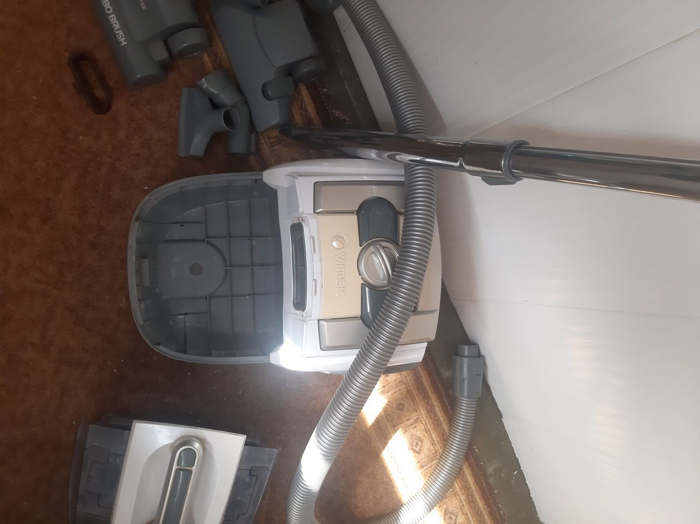 Пылесос  VITEK VT-1833 PR