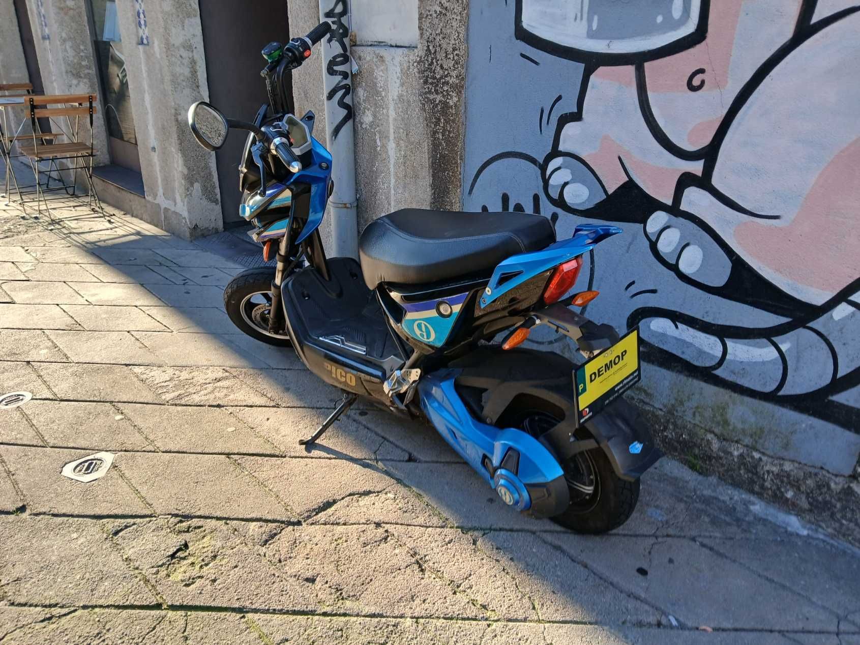 Trotinete Pico a andar muito bem.