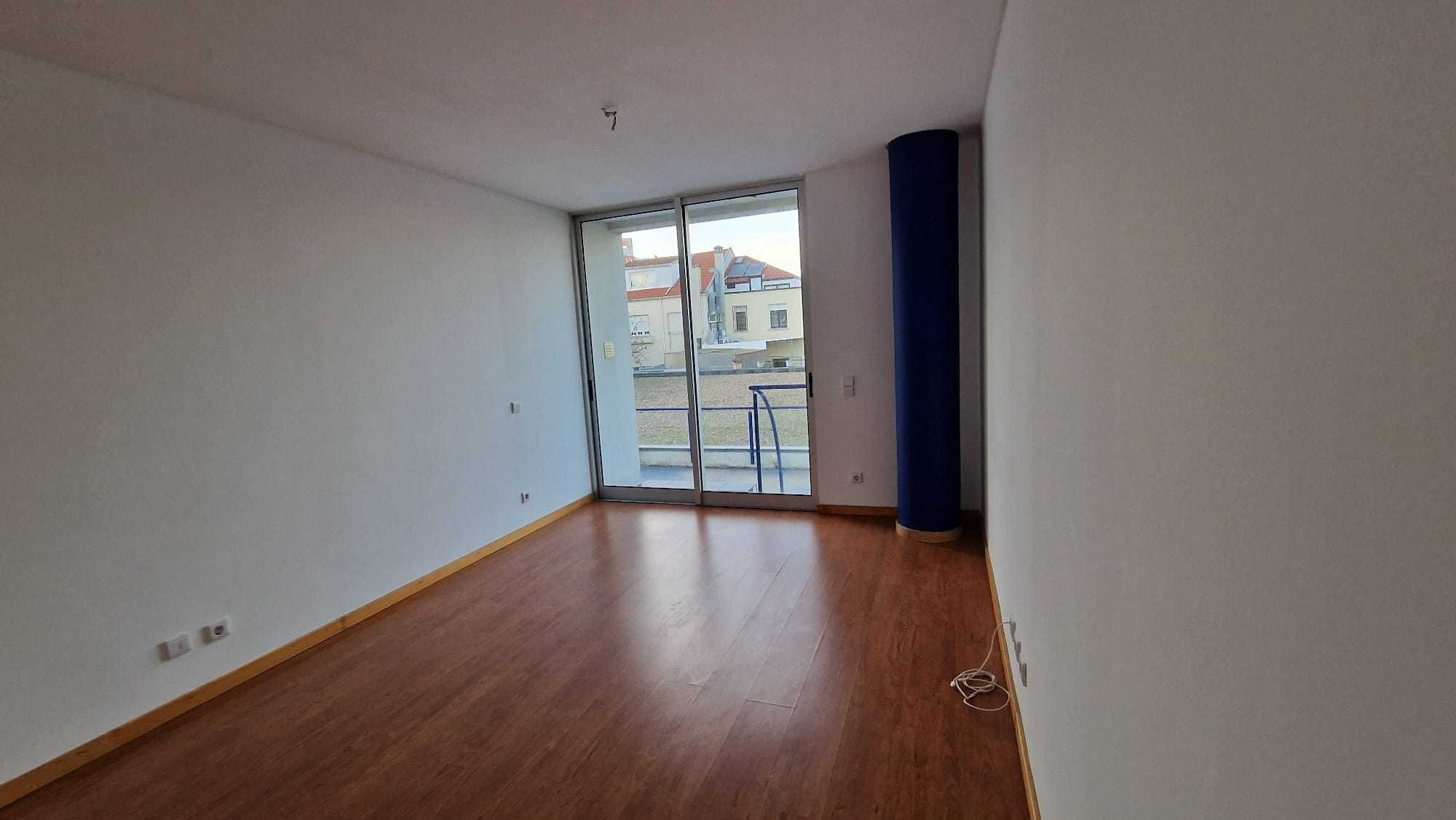 T1 c/terraço para investimento - 4% rentabilidade - Porto