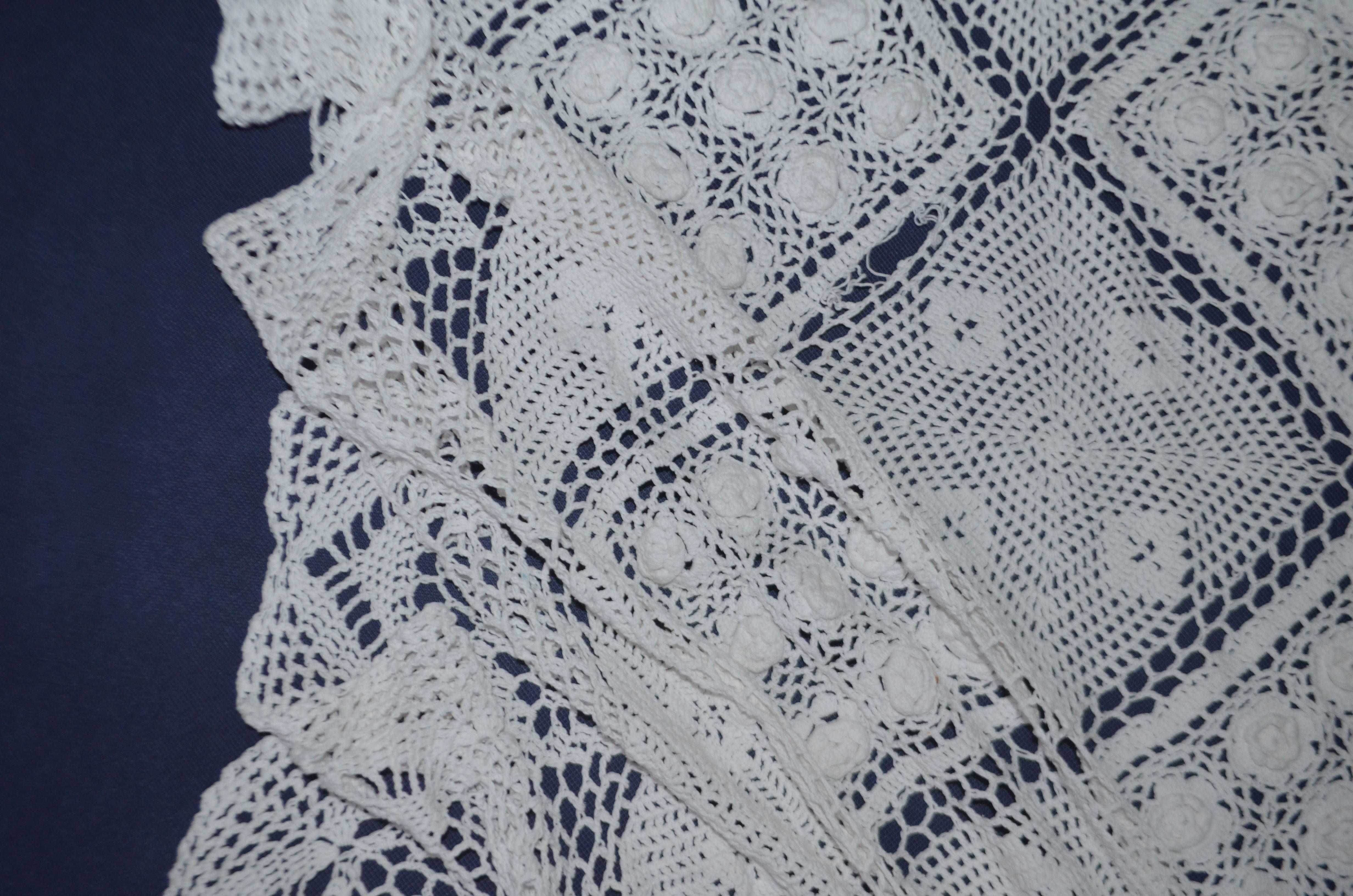 stary obrus ręcznie robiony 190 cm x 190 cm uszkodzony