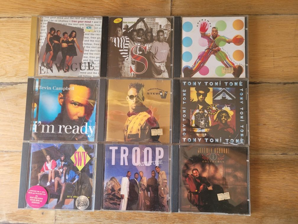 9 cds de musica por 10€.
4€ por cada cd individual.