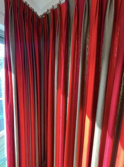 Cortinas vermelhas - sala