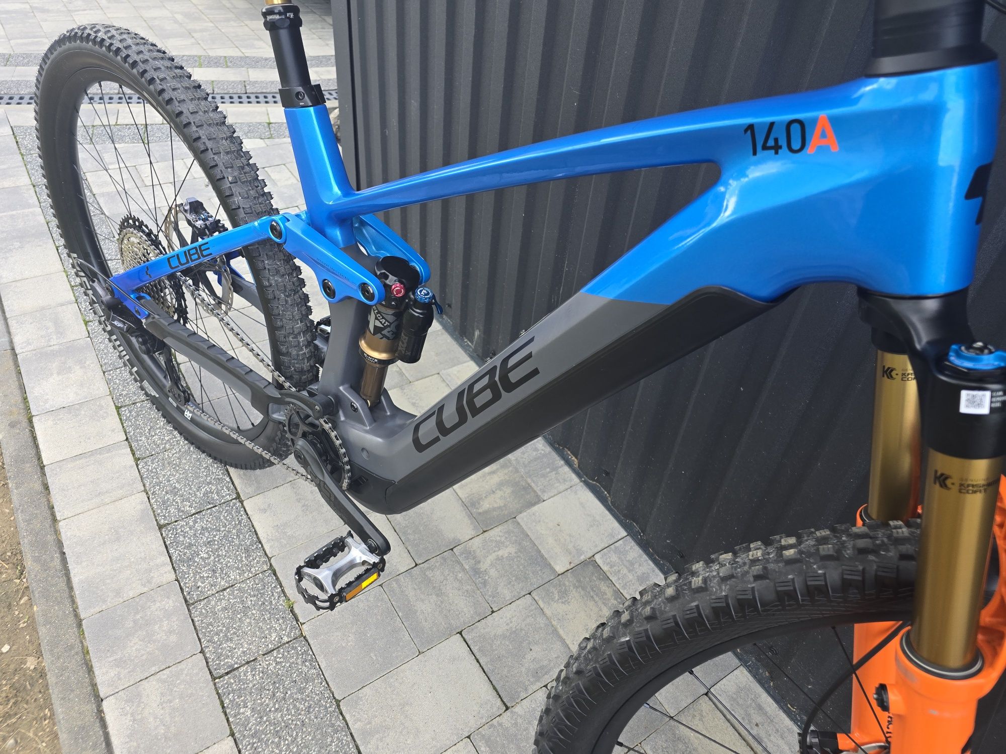 Cube stereo hybryd 140 HPC Actionteam