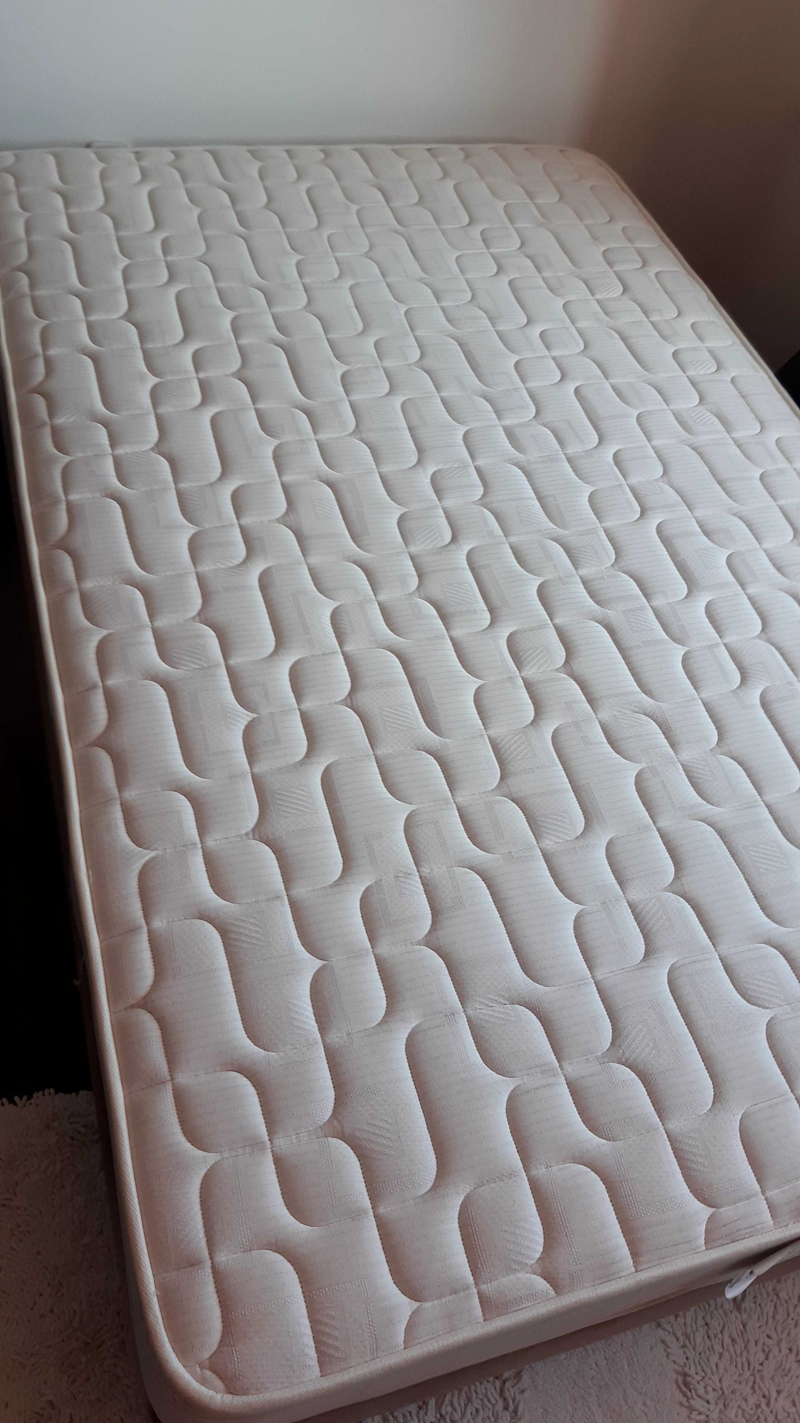 Cama de Solteiro  com Colchão Molaflex