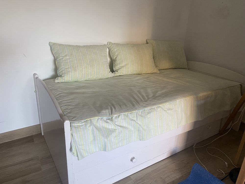 Cama com gaveta