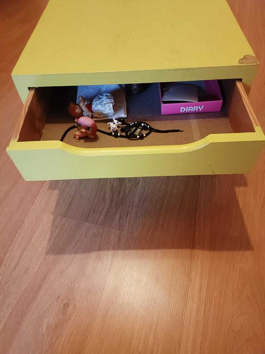 Mesa de cabeceira retro