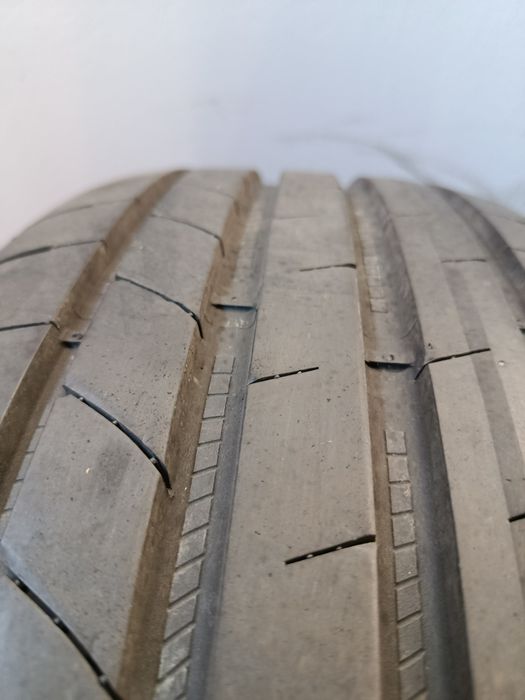 Opony letnie 215/50/18