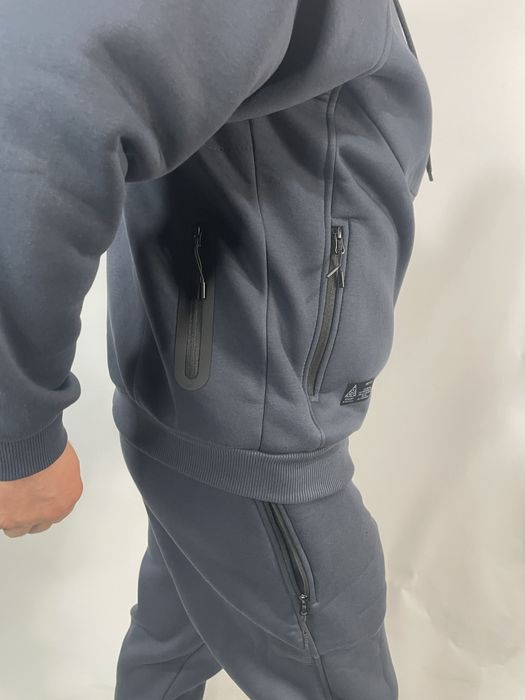 Мужской спортивный костюм на флисе в цвете графит