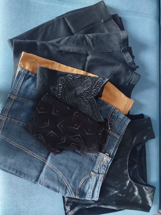 Пакет жіночих речей (костюм, спідниці, сукня) розмір 36