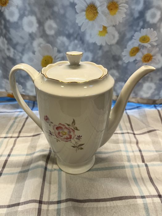 duży dzbanek porcelanowy