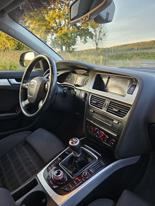 Audi a4b8 2.0 tdi 143 konie 2011 rok tempomat Kolorowy fis