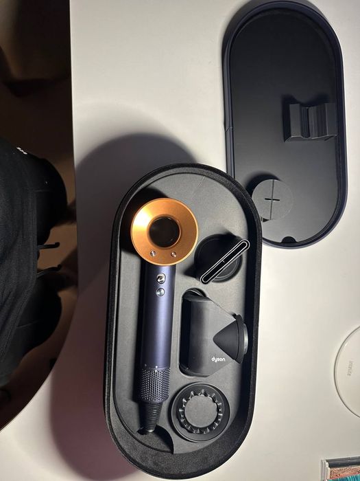 Фен Dyson supersonic