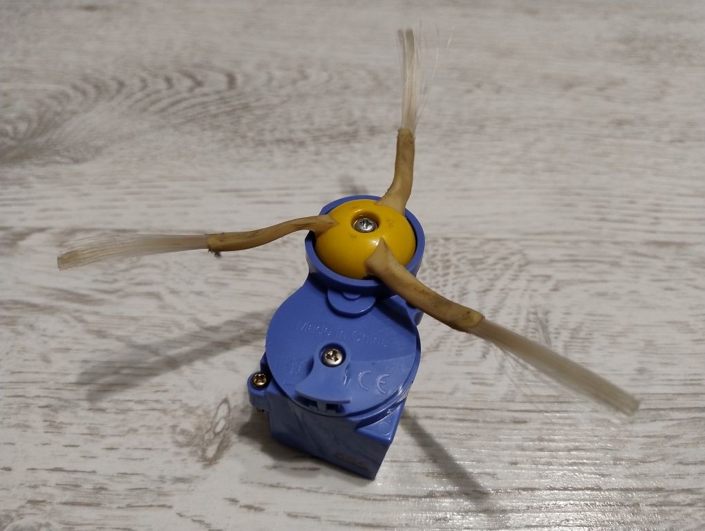 Moduł szczotki bocznej ze szczotką Irobot Roomba 555