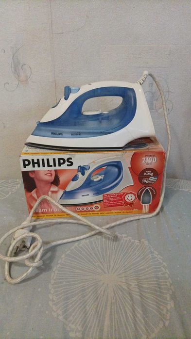 Праска Phillips steam iron GC 2105
