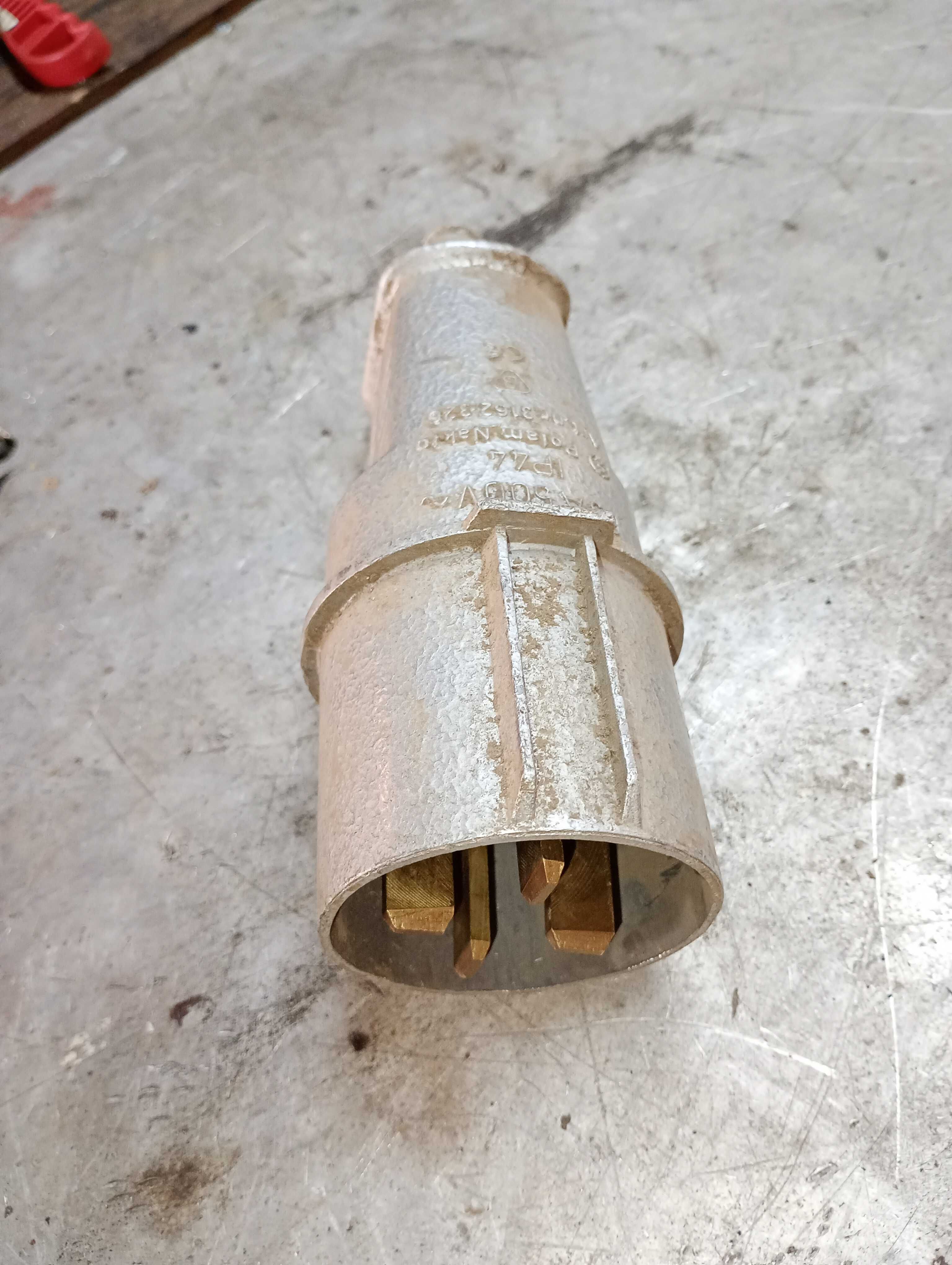 Wtyk wtyczka siłowa przenośna metalowa 63A 4P płaskie bolce 500V IP44