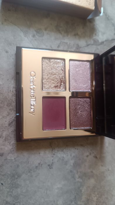 Палетка теней Charlotte Tilbury Fire rose