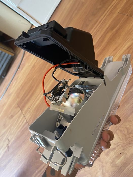 Farol Nevoeiro Direito com lâmpada Audi 80 1991 a 1996 NUNCA USADO