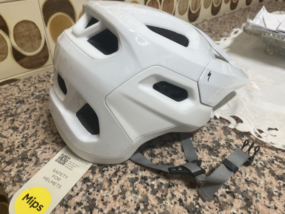 Capacete de btt novo sem qualquer risco