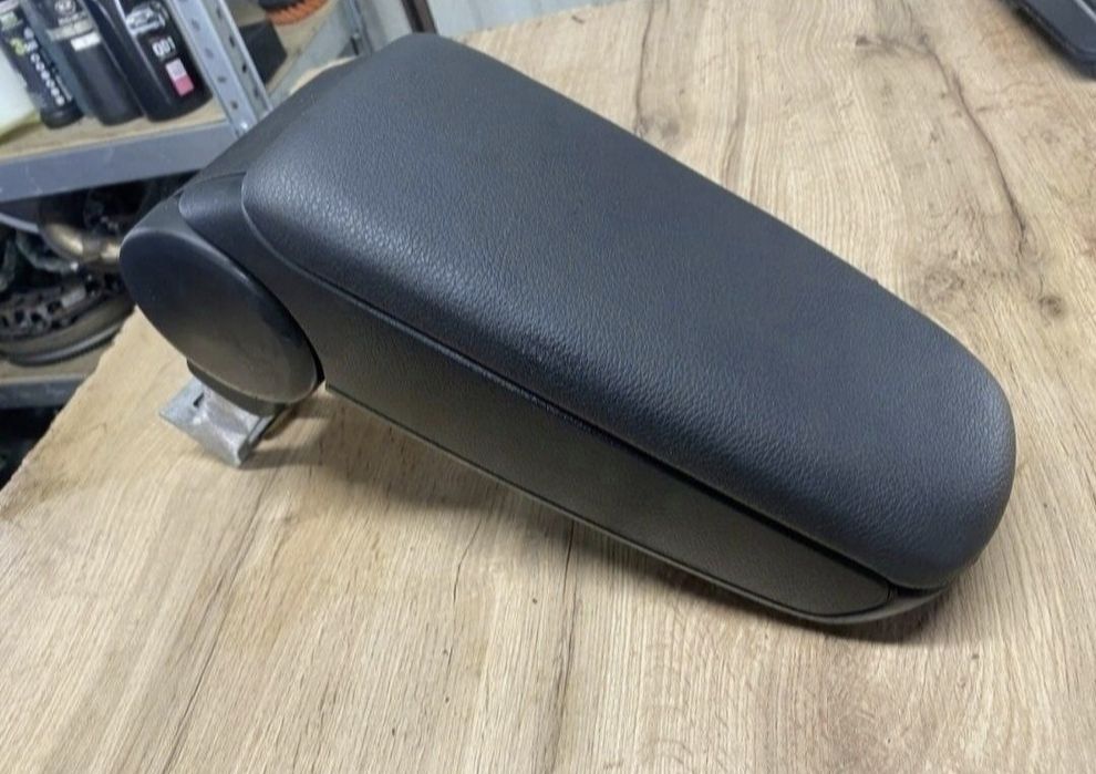 ORI. Podłokietnik Skórzany Audi A4 B6B7 2000:2013 Seat Exeo