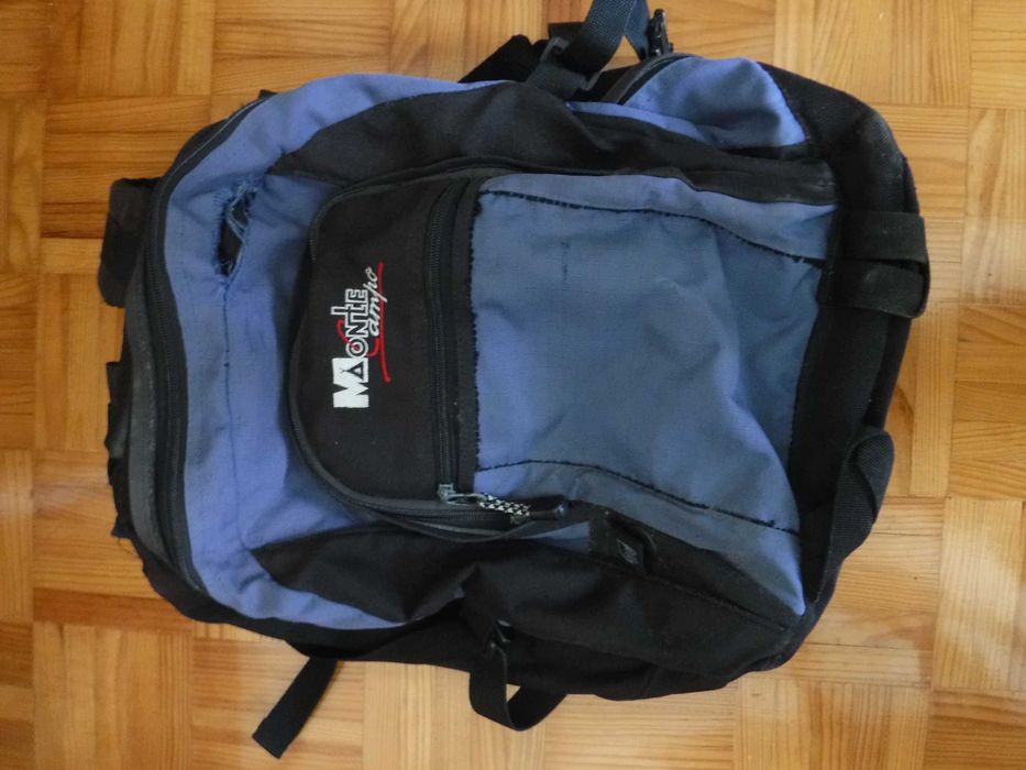 Mochila Monte Campo Azul e Preta