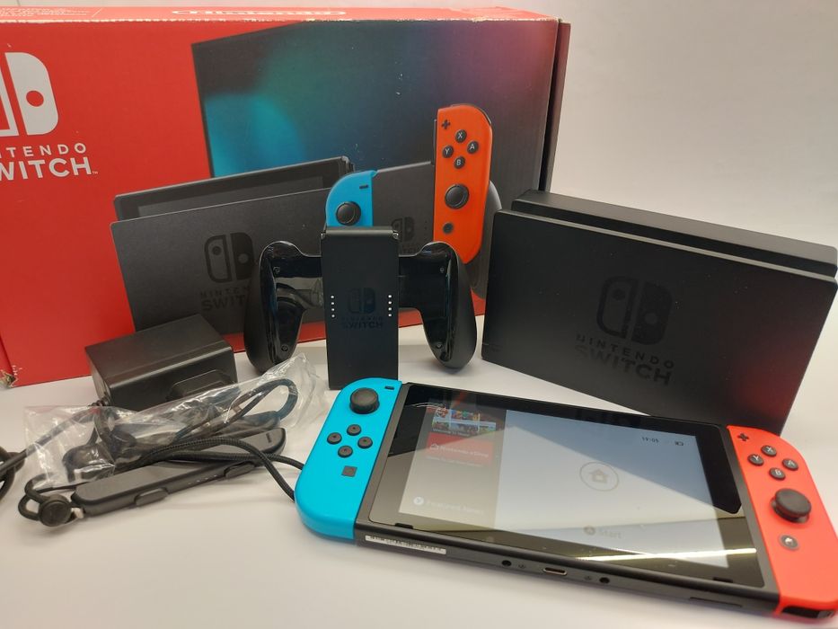 Konsola Nintendo Switch zestaw + etui gratis