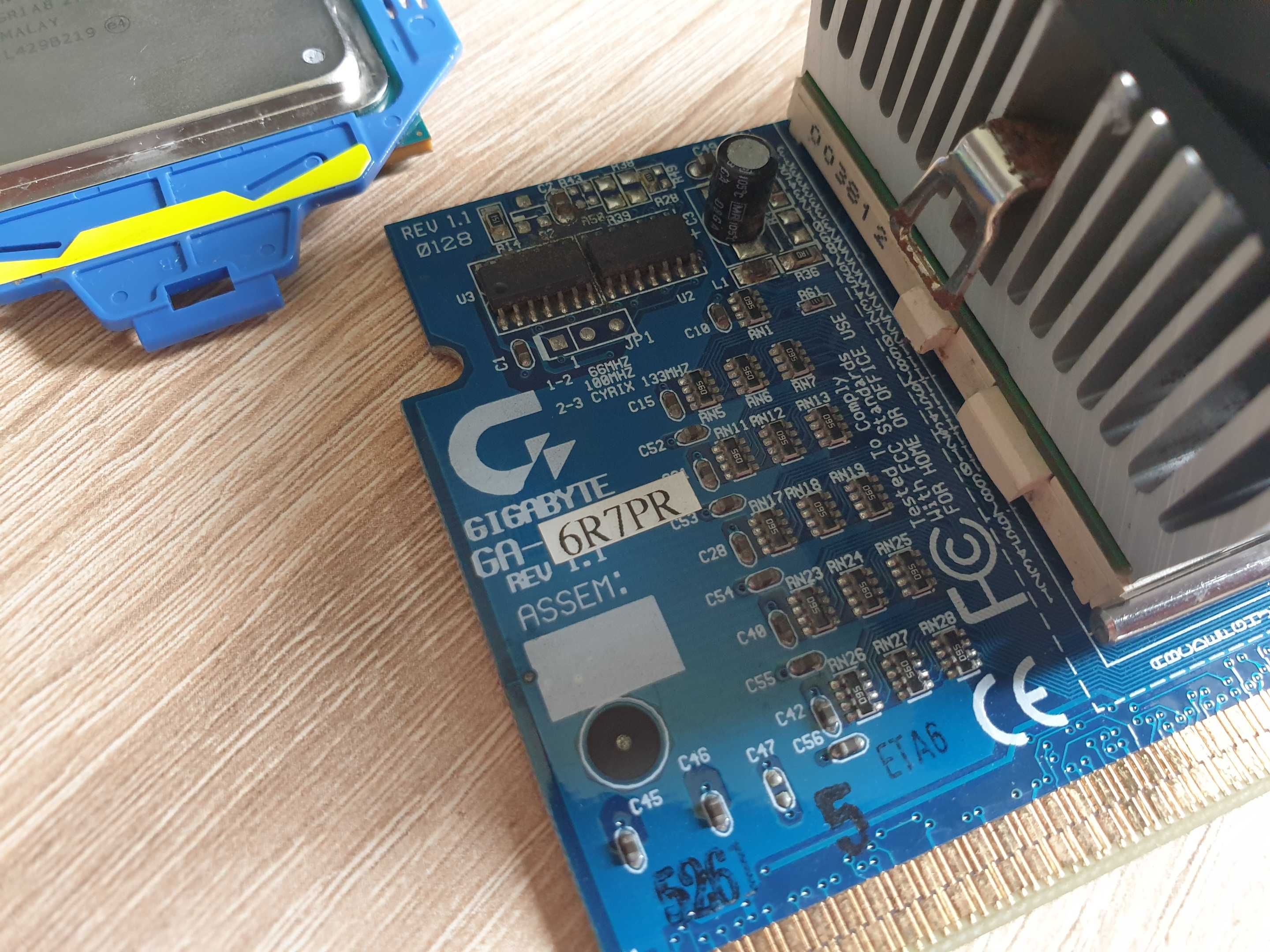 Gigabyte GA-6R7PR REV 1.1 Intel Pga Socket 370 + Intel Pentium III 3