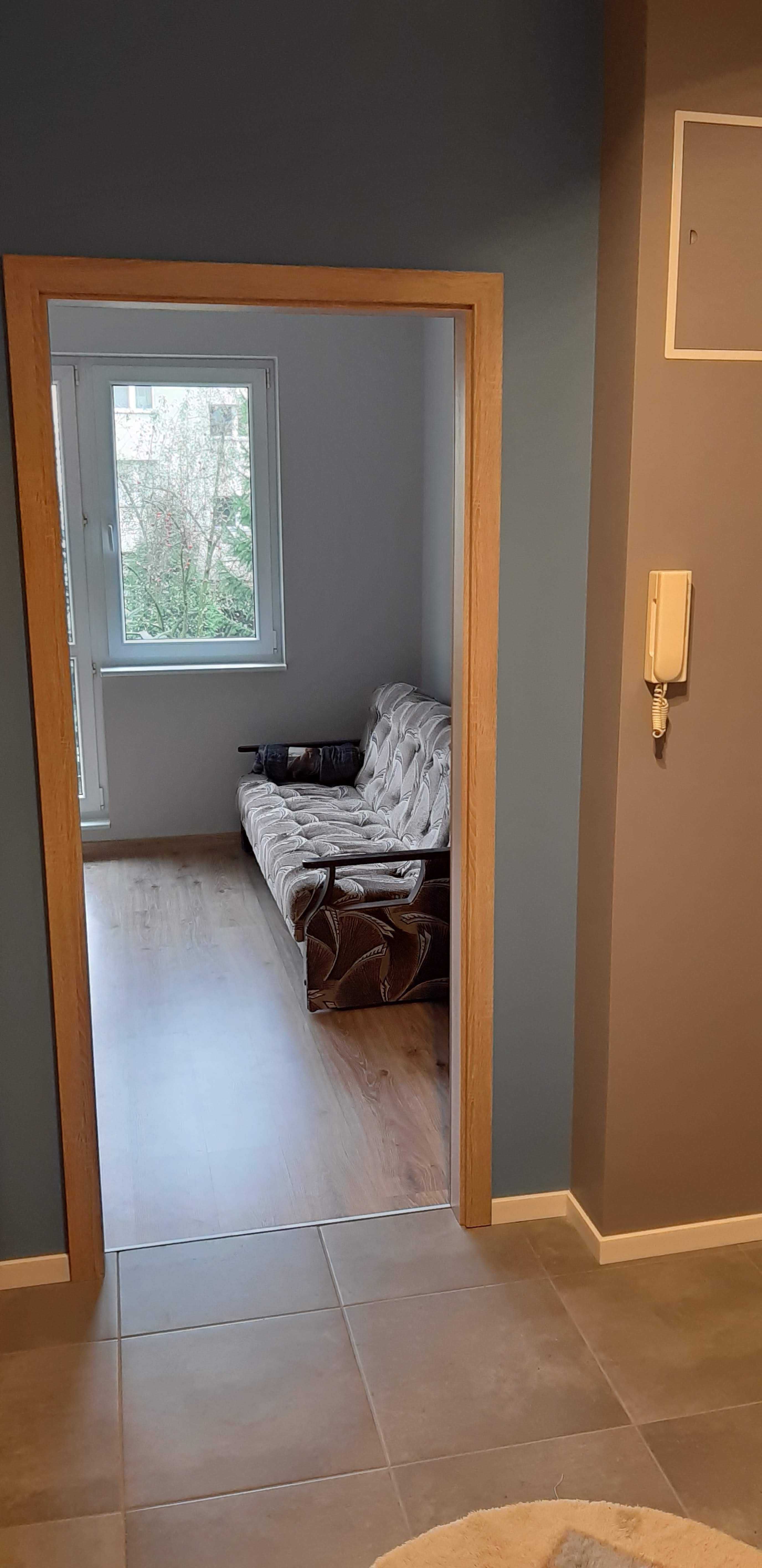 Mieszkanie dwupokojowe, 43 m2, I piętro w bloku 4 piętrowym.