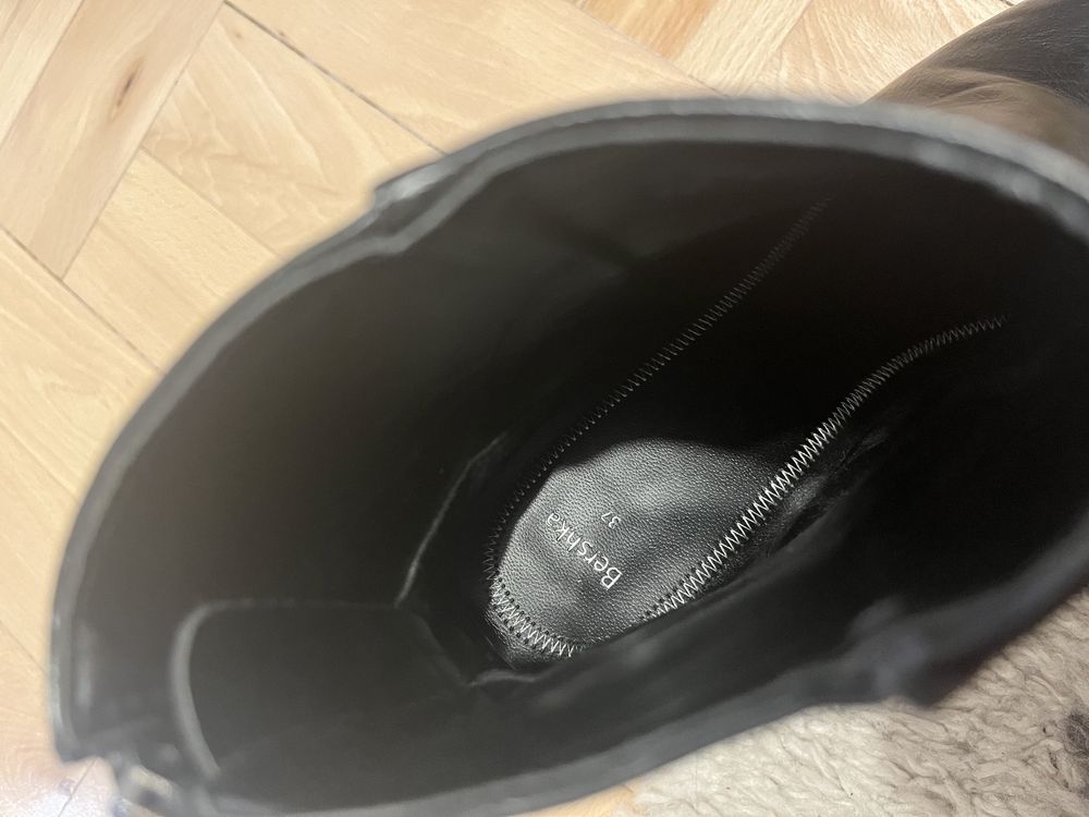 Botki czarne Bershka skóra ekologiczna rozmiar 37