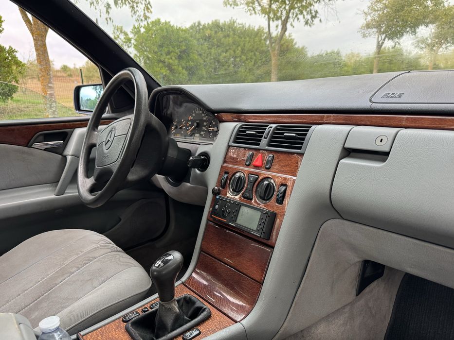 Mercedes E 220 (diesel)