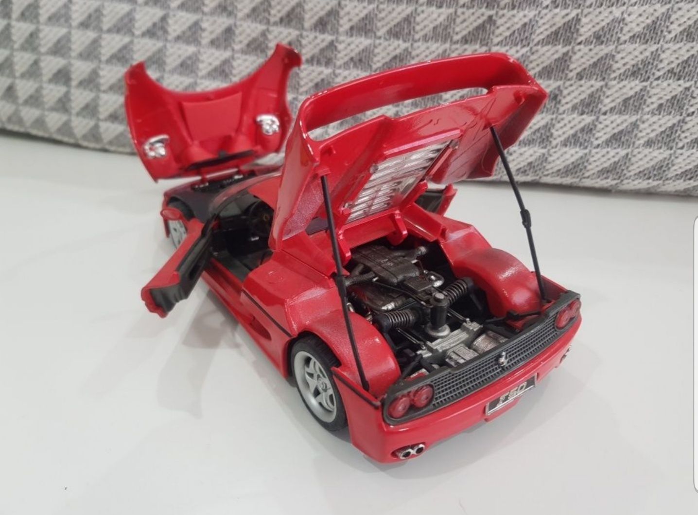 Miniaturas Ferrari F50 escala 1/18