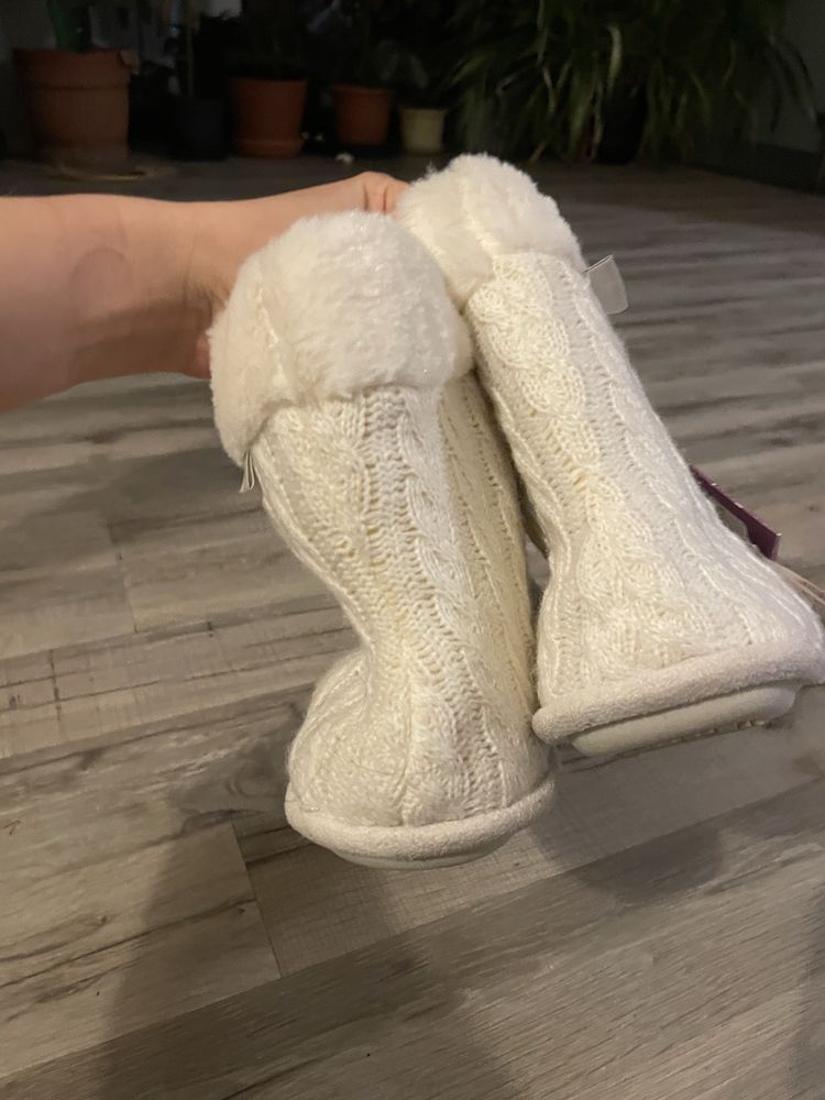 Buty typu emu biale