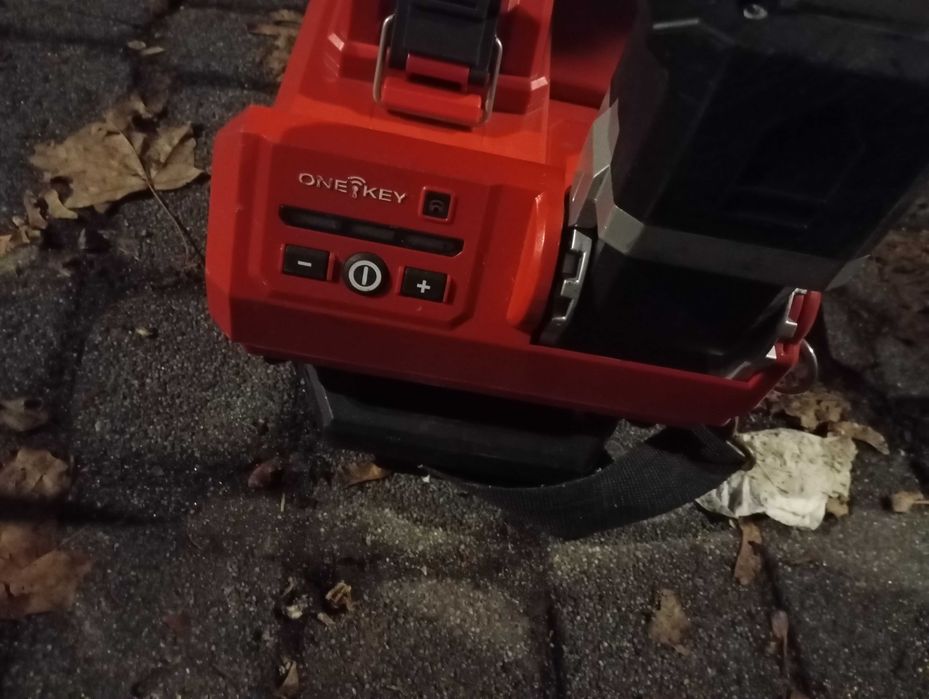 Lampa Stojąca MILWAUKEE M18 ONERSAL One Key 0-5400 Lumenów