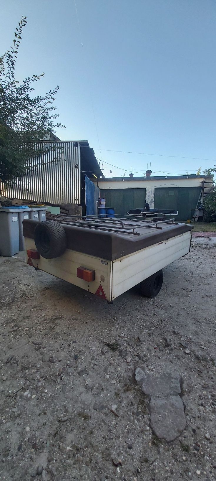Vendo atrelado tenda