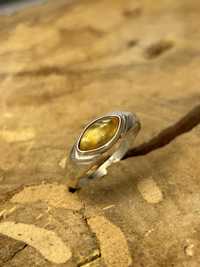 Stary piękny srebrny pierścionek z bursztynem 2.6g 925 próba